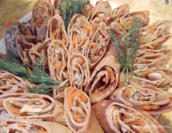 Нарезать блины на несколько частей