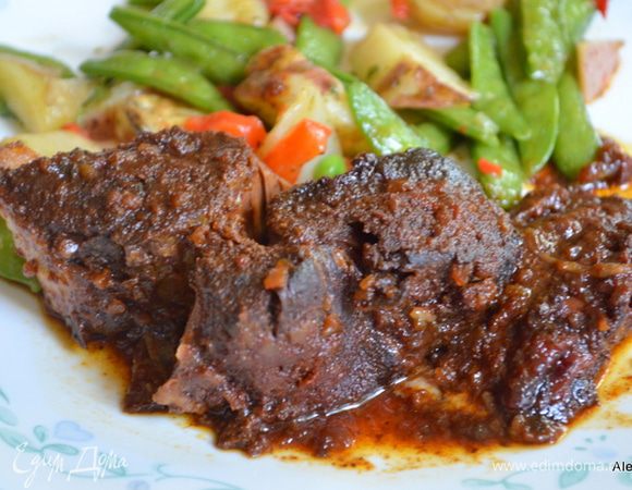 Готовое мясо подаем с гарниром. Приятного аппетита.