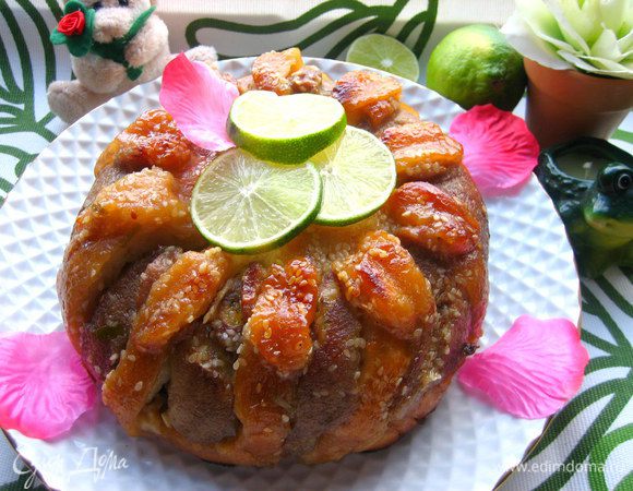 Все слои пропитались между собой и соединились в одно целое благодаря выпечке... И никаких яиц не понадобилось для скрепления)))