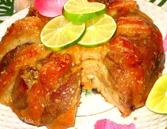 Режется как обычный торт и даже похоже чем-то на ароматный тортик)))