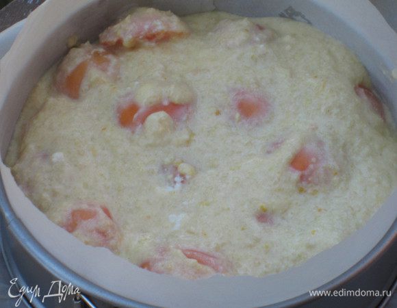 Массу выложить на корж.