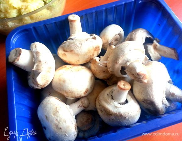 Грибы моем, обсушиваем...