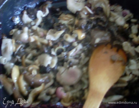 Добавить их в сковороду к подберезовикам.