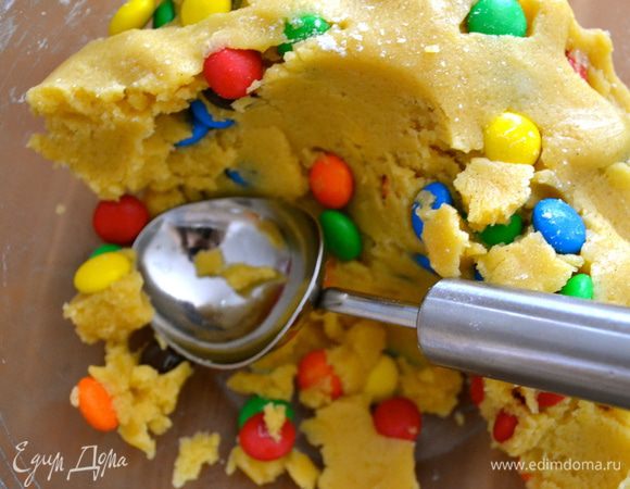 Сформируйте шарики размером с шарик мороженого. Очень удобно использовать для этого ложку для мороженого.