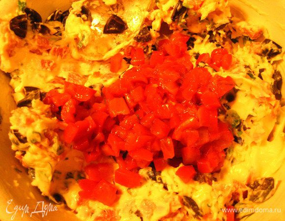 В конце высыпаем перчик.