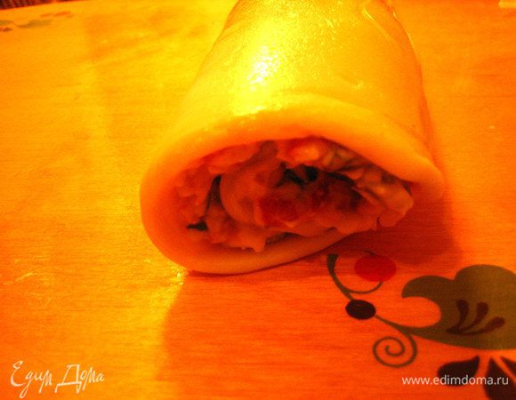 Начинка ведёт себя хорошо благодаря эластичности сырков и ничего не вылезаем с боков)))