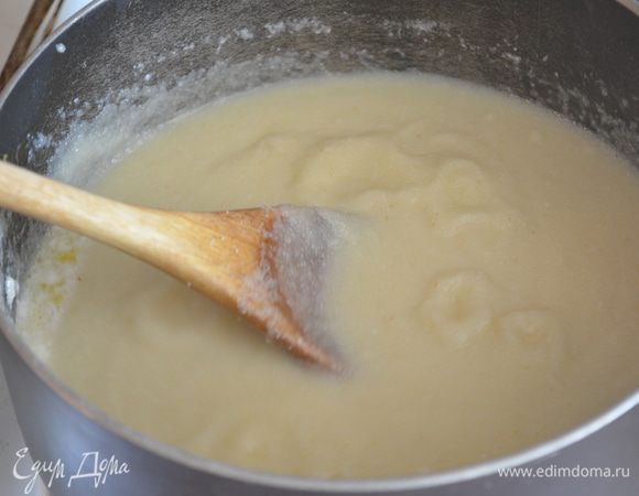 Варить примерно 3 минуты, затем снять с плиты закрыть крышкой и оставить настаиваться 5 минут