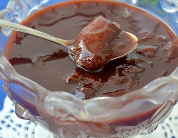 Из этого количества слив получается примерно 1 литровая банка варенья (я его закатала на зиму) и еще осталось "напоесть сейчас")