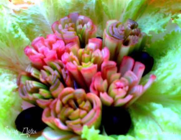 Через несколько часов вынимаем, даём стечь и ставим на блюдо!