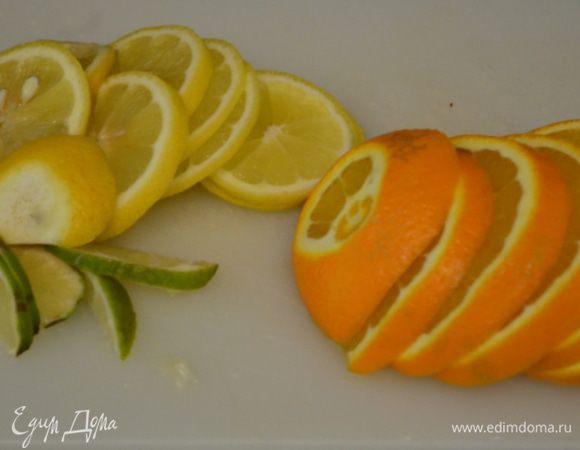 Цитрусовые порежем на кольца.