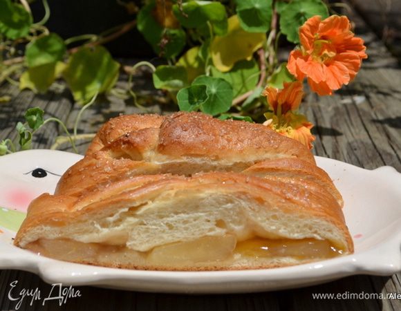 Разрезаем и подаем к столу. Приятного аппетита!