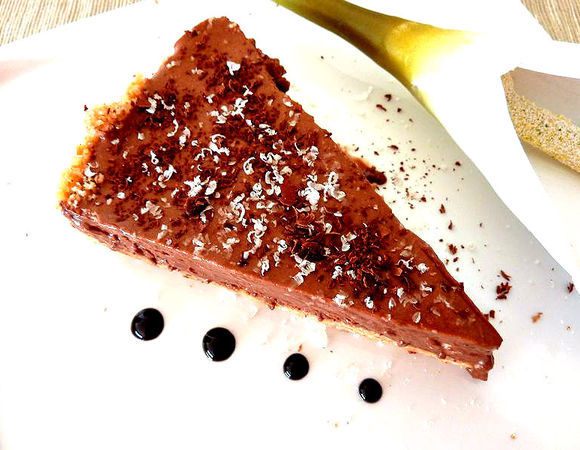 Украсьте тёртым шоколадом или орешками . 
Хранить в холодильники до 4 дней . 
