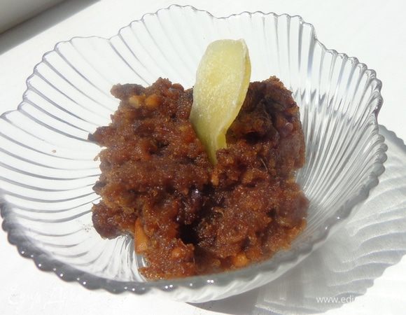 Подавать в горячем или теплом виде, разложив по пиалкам