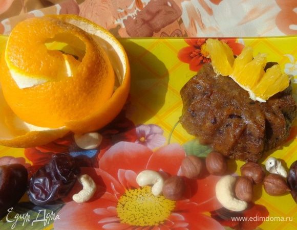 Подавать с горячим чаем. Но муж, как всегда, предпочел молоко.
Что касается вкуса, он достаточно своеобразный. Муж сказал, что еще ничего не понял... А сын сказал, чтобы поскорее делала еще! Я согласилась с сыном! Поэтому угощайтесь!
Еще должна сказать, что вариантов рецепта очень большое множество, но мне понравился этот!