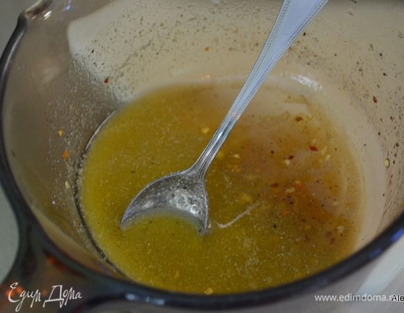 Смешать все ингредиенты в емкости кроме кукурузы. Отставить в сторону.