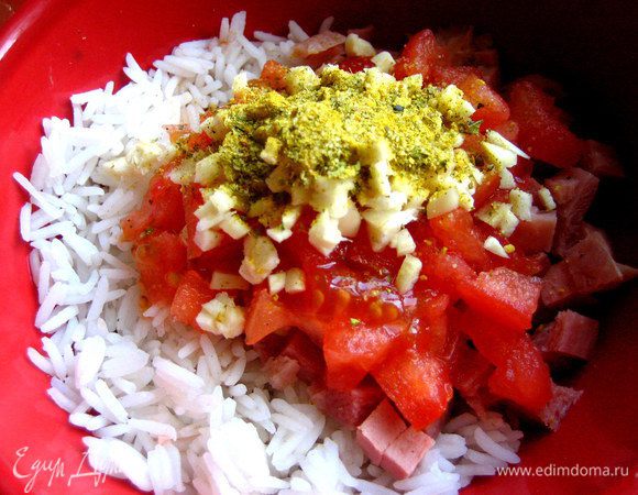 Солим по вкусу + сухие приправы.