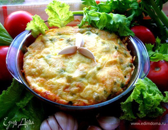 Подаём сразу,пока горячее блюдо,добавив свежие овощи и зелень.