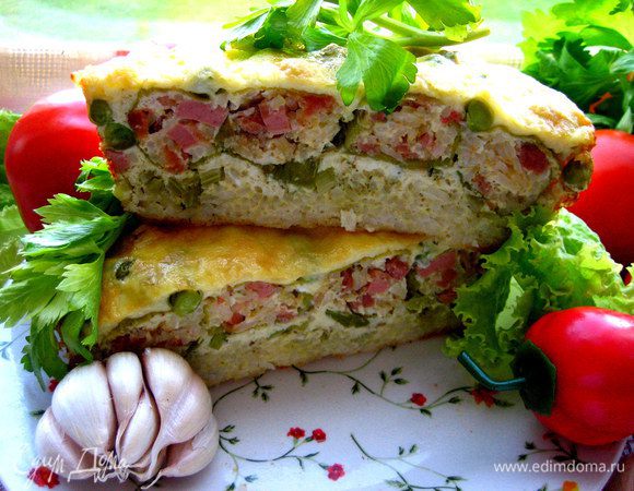 Только желательно удачно разрезать так,чтобы все "каннелони" были видны в разрезе...Правда,так намного завлекательнее выглядит? А Ваши домашние получат на обед полезную порция различный овощей)))