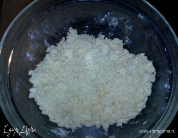 Растереть маргарин с мукой до получения однородной массы