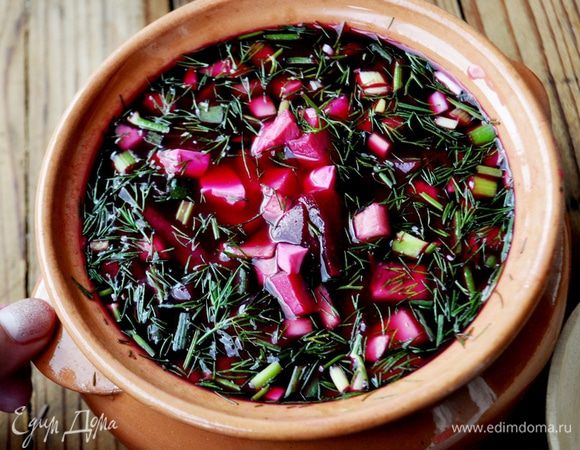 В жаркий летний день не заменимый ужин,дешево и сердито! Приятного аппетита!

P.S.Ну,а ко следит за фигурой можно картофель заменить редисом и сметану не добавлять!