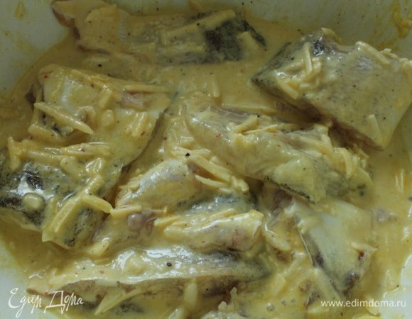 Перемешать и отставить на 5 минут. Нарезать зелень.