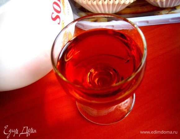 Далее для аромата нужен алкоголь... У меня был дома кофейный ликёр, что тоже неплохо по сочетанию)))