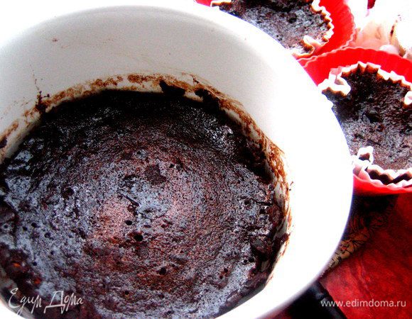 По рецепту предлагалось запекаться 30 минут при 160*, но я поставила как эксперимент в микроволновку при 450 w сначала на 7 минут, потом дала постоять и ещё закрепила на пару минут.