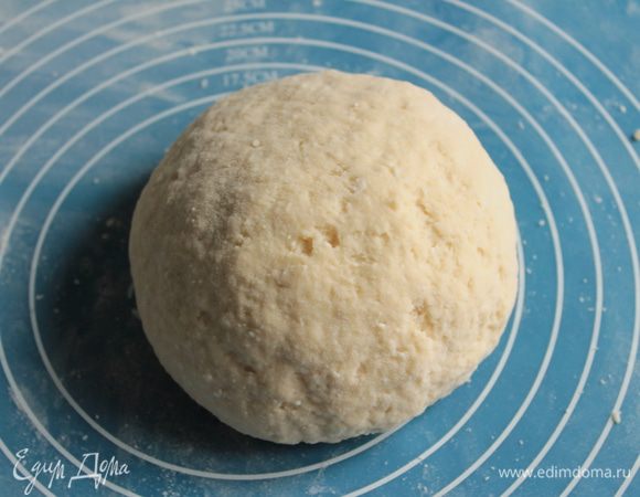 замесите эластичное тесто