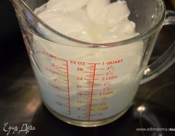 Налить молоко 1 стакан, добавить лед пищевой, чтоб все вместе было 4 стакана.