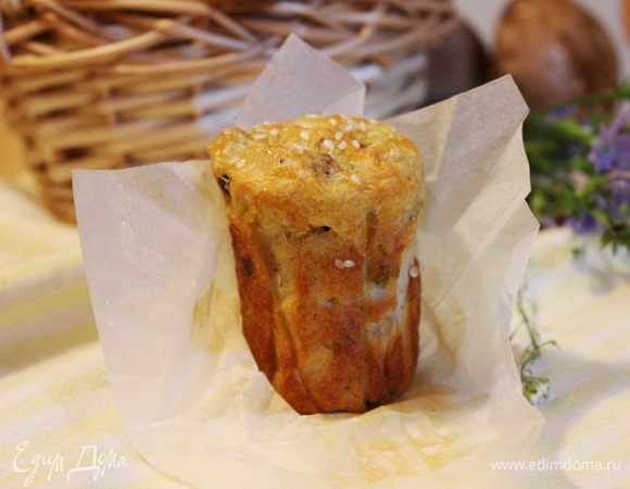 Тёплые кексы больше напоминают пудинг, а а охлаждённые хорошо хранятся при комнатной температуре. Приятного аппетита!