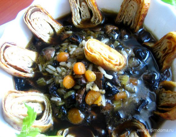 И помещаем их прямо в суп!