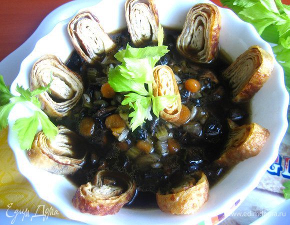 Или подаём вместе с грибным супчиком...(http://www.edimdoma.ru/retsepty/56888-yaponskiy-gribnoy-sup-nedelya-yaponskoy-kuhni)