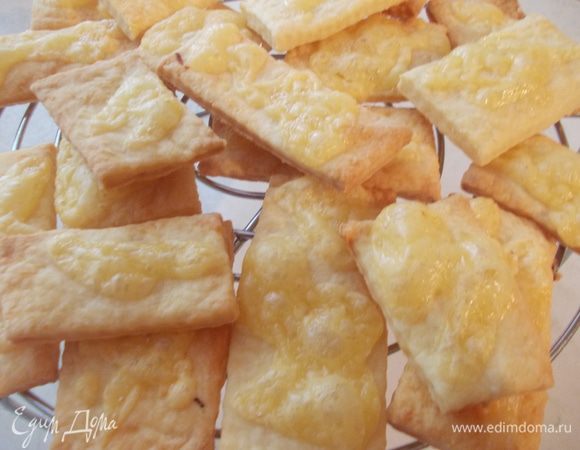 Хотела бы поблагодарить Лизу Пирогову за рецепт чудесного сырного печенья. www.edimdoma.ru/retsepty/55966/pechenie-s-syrom. Очень вкусное и хрустящее!