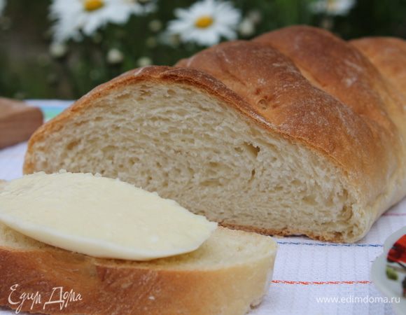хлебушек можно кушать с вареньем, сыром, колбасой, одним словом с чем душа пожелает!