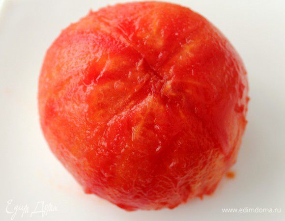 Затем обдать холодной водой и снять кожицу.