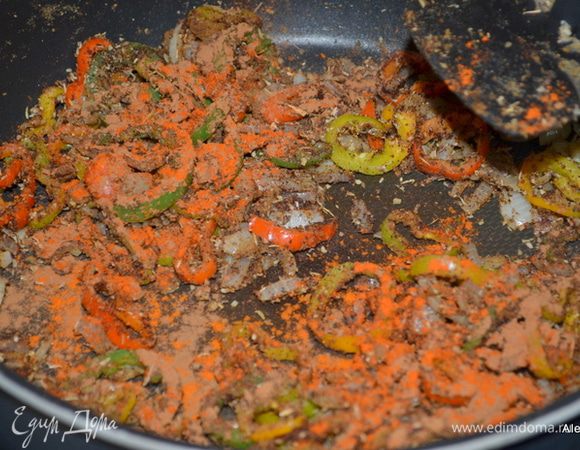 Затем добавить все специи и тушить еще 5 мин. Запахи будут стоять по всему дому или квартире.