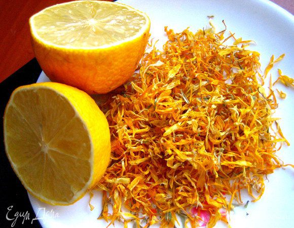 Лимон разрезаем пополам...