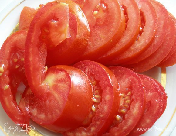 Помидоры нарезать кружочками...