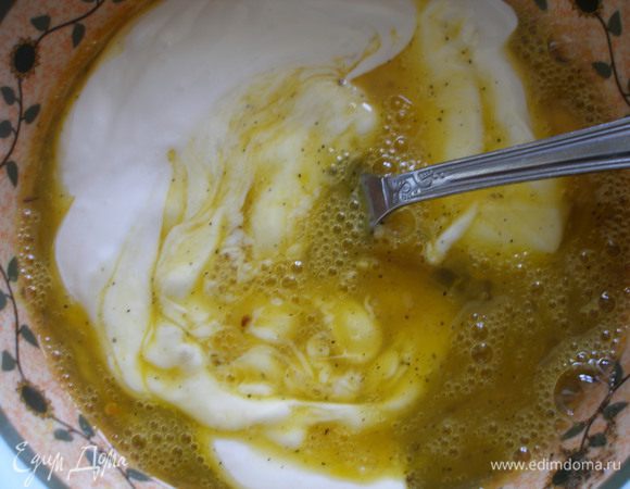 Добавить сметану..