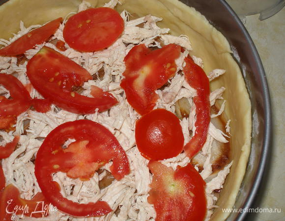 ..куриное филе,и еще немного помидоров..