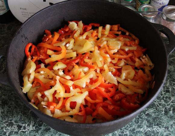 Душистый болгарский перец — следующим слоем.