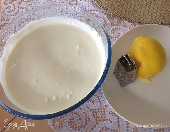 Делаем крем.
Все ингредиенты для крема смешать.