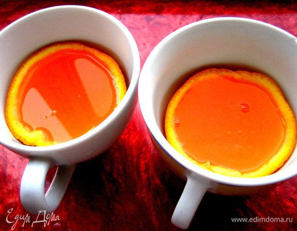 Заливаем соком с желатином маленькие формочки...