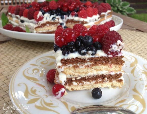 Торт наиболее вкусен,когда настоится....на второй день....
Рекомендую!)))