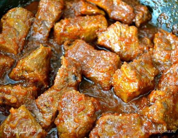 Примерно 40-50 минут. Следите, чтобы мясо не стало сухим!  