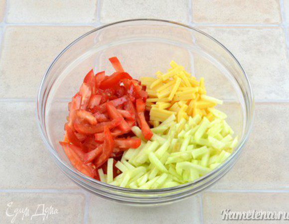 Сложить все в салатник.