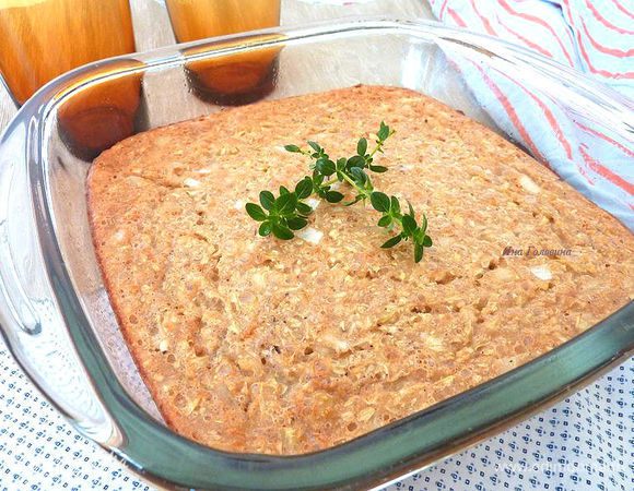 Поставить в духовку и выпекать около 45 минут, пока верх не подрумянится.