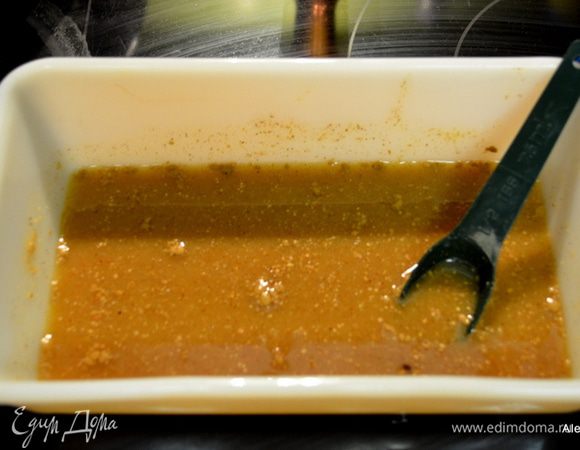 Разогреть духовку до 200 гр или гриль.
Смешать в емкости апельсиновую и лимон.цедру, лимон.сок,мед,чили, тмин. соль, кориандр, кайенский перец и апельсиновый сок.