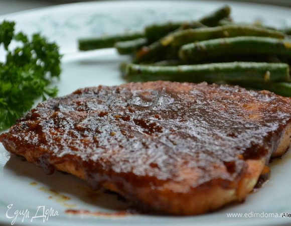 Подаем готовую семгу с соусом и вашим гарниром. Приятного аппетита.