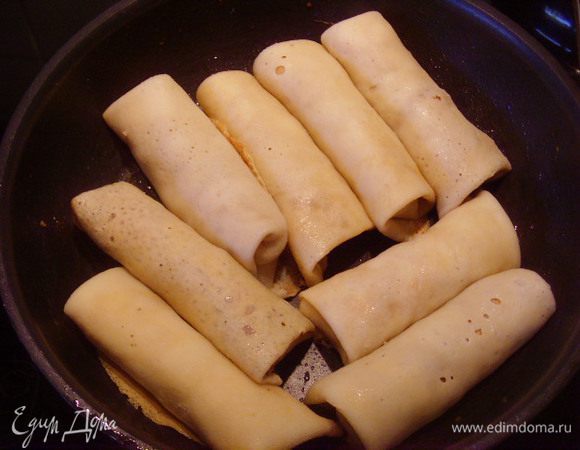 Ну теперь надо сказать, что налисники прекрасно замораживаются (в моём случае, т. к. моя отварная индюшка  рисковала стать несвежей)), а вообще такие налисники можно приготовить с утра, а вечером бросить на сковородку о обжарить с обоих сторон. Это продолжается несколько минут и у вас готов тёплый, сытный, вкусный ужин для мужа. 